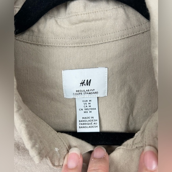 H&M cotton long sleeve button down shirt, Med, tan, khaki, collar, Casual - Picture 2 of 6